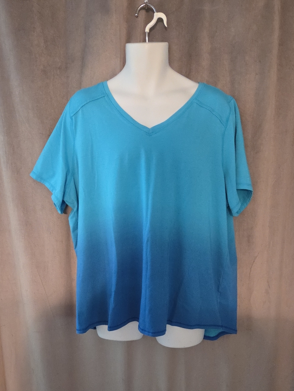 Active Zone 3X Ombre V-Neck Short Sleeve Tee in Aqua to Blue